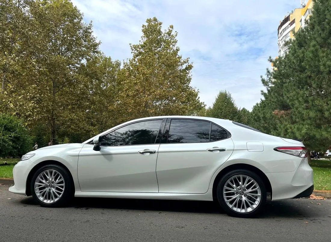 Аренда Toyota Camry в Краснодаре для поездки в Анапу — бизнес-седан для трассы