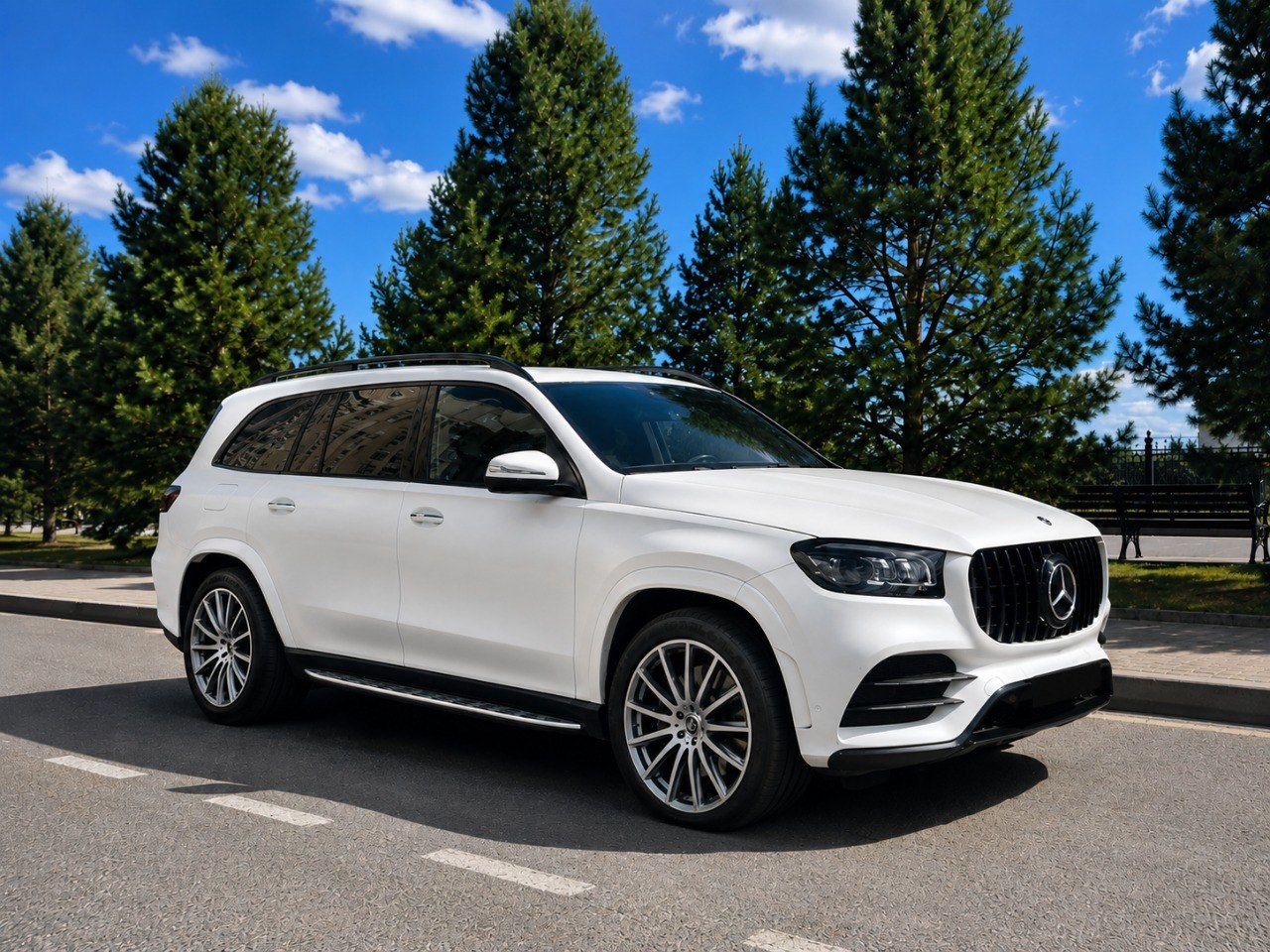 Mercedes GLS напрокат в Краснодаре — вид спереди