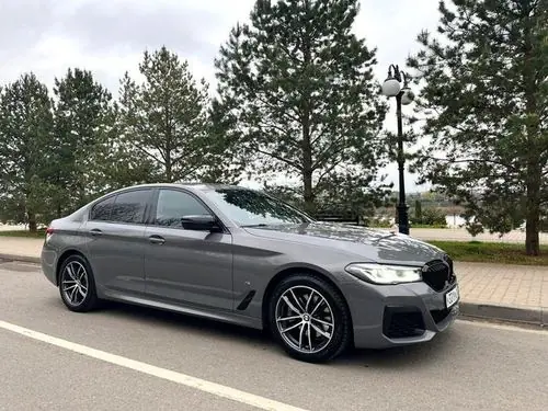 Аренда BMW 520d 2021 в Краснодаре посуточно — бизнес-седан, дизель, M-пакет