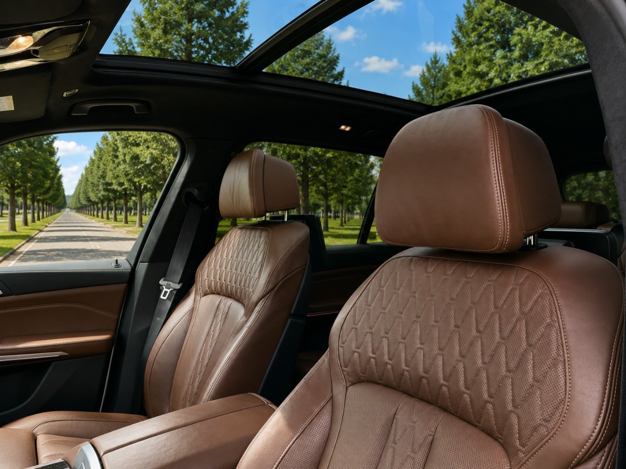 Салон BMW X7 — руль, торпедо, цифровая приборка