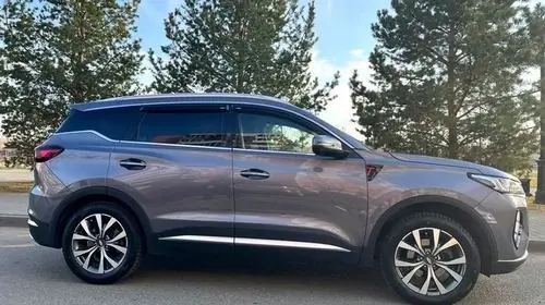 Аренда Chery Tiggo 7 Pro Max 2025 в Краснодаре посуточно — кроссовер, серый, вид сбоку