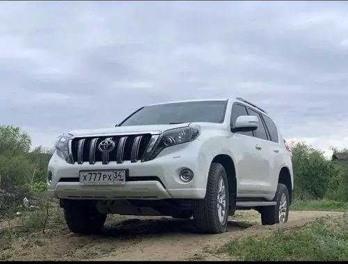 Аренда Toyota Land Cruiser Prado 2014 в Краснодаре посуточно — внедорожник, дизель, белый