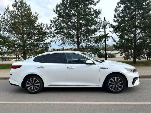 Аренда KIA Optima 2019 в Краснодаре посуточно — бизнес-седан, АКПП, белый