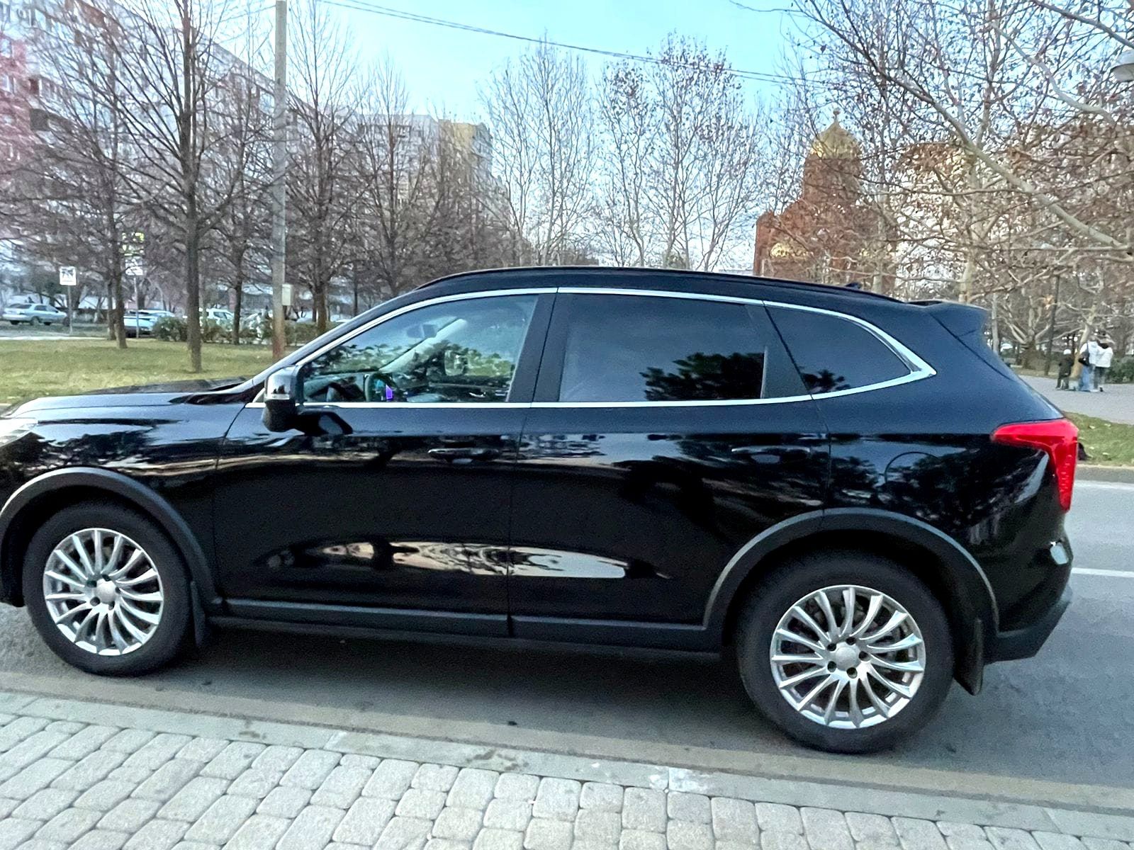Аренда Haval Jolion 2024 в Краснодаре — вид сбоку
