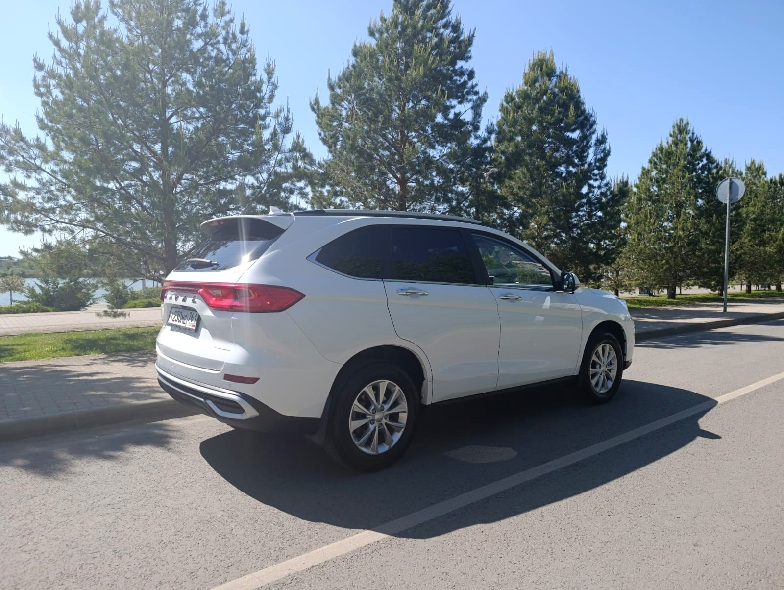 Haval M6 сзади