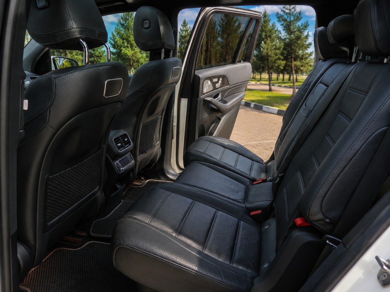 Mercedes GLS — второй ряд сидений, кожа
